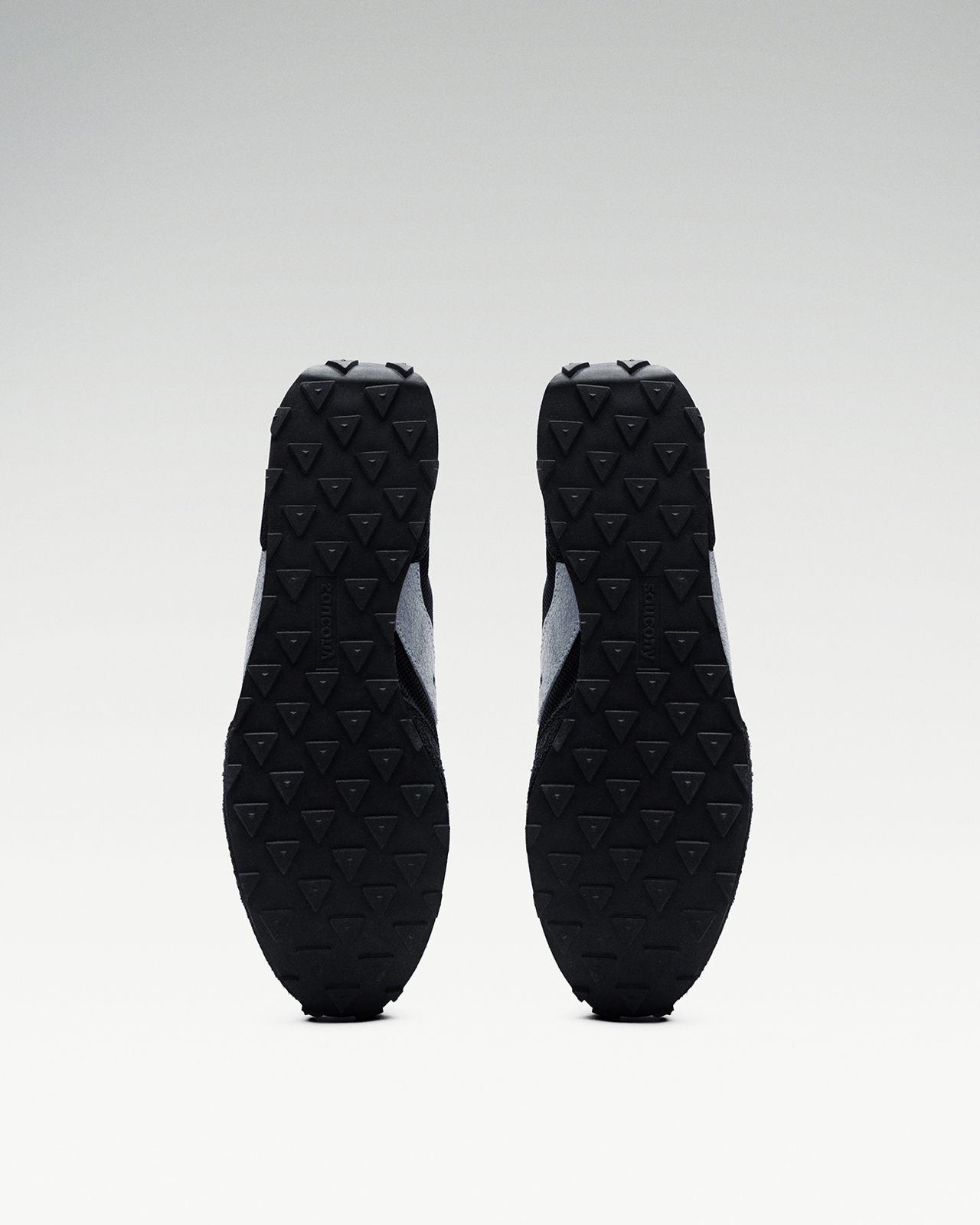 S70916-1_GRIPPER S_BLACK_05.jpg